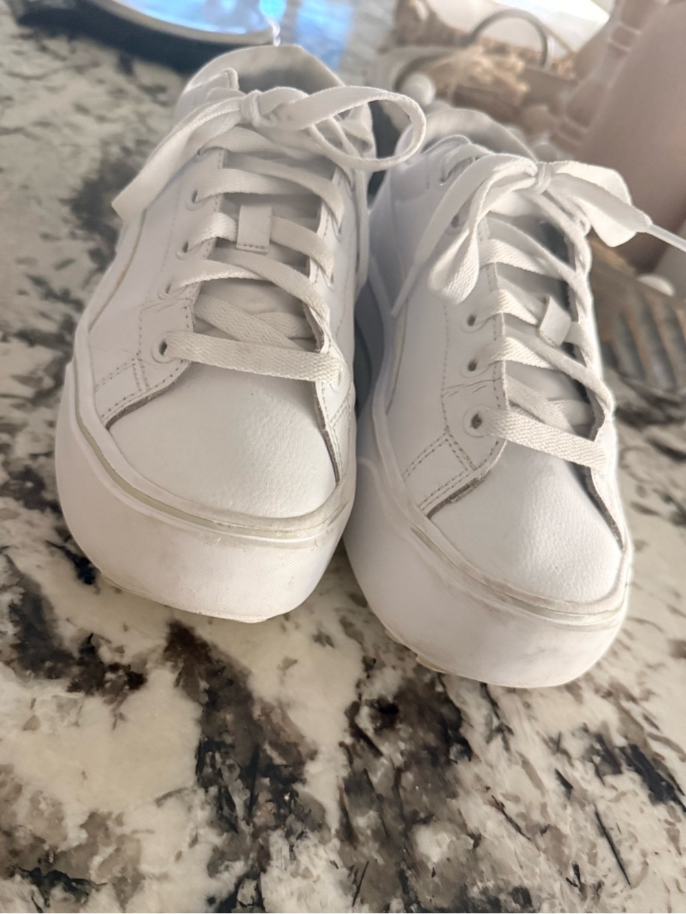 PUMA Women’s White Platform Sneakers Size 7.5 US Leather Lace-Up Shoes EU 38 - Picture 4 of 8